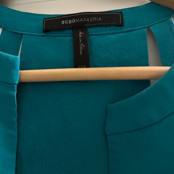 BCBG Elegant Teal Women's Top - Picture 3 of 3